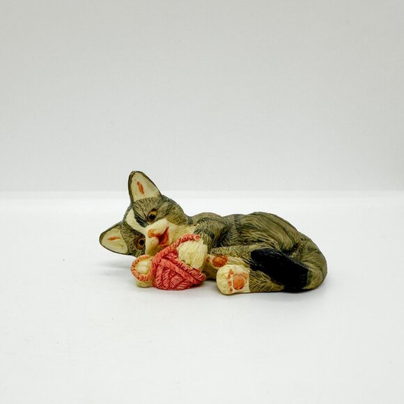 Vintage Set Resin Tabby Cats Playing Yarn Kittens 90s - Picture 13 of 16